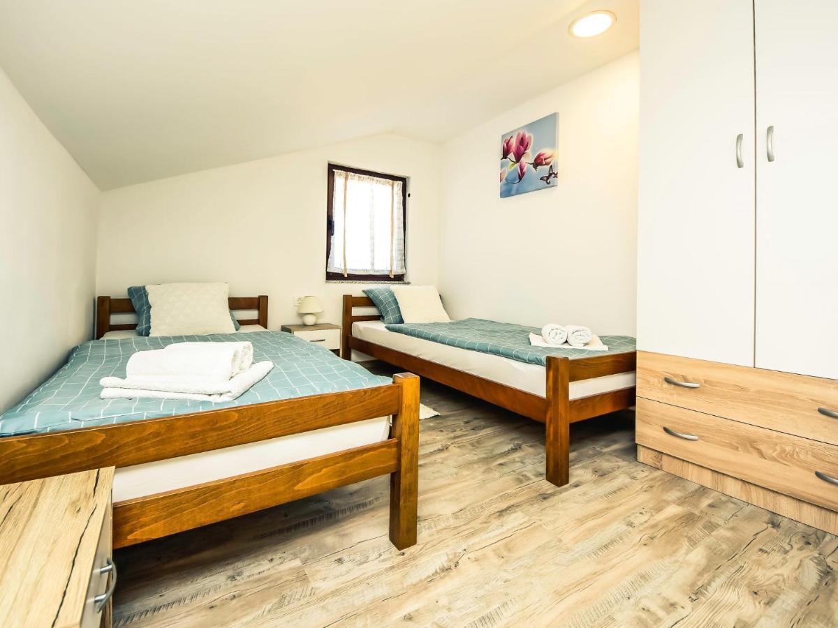 Matanovi Dvori-2 By Interhome *
